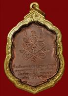  พระเครื่อง  เหรียญหลวงปู่ทิม รุ่นเสมาแปดรอบ เนื้อทองแดง ปี 18 โค๊ตอุ เลี่ยมทองลงยา