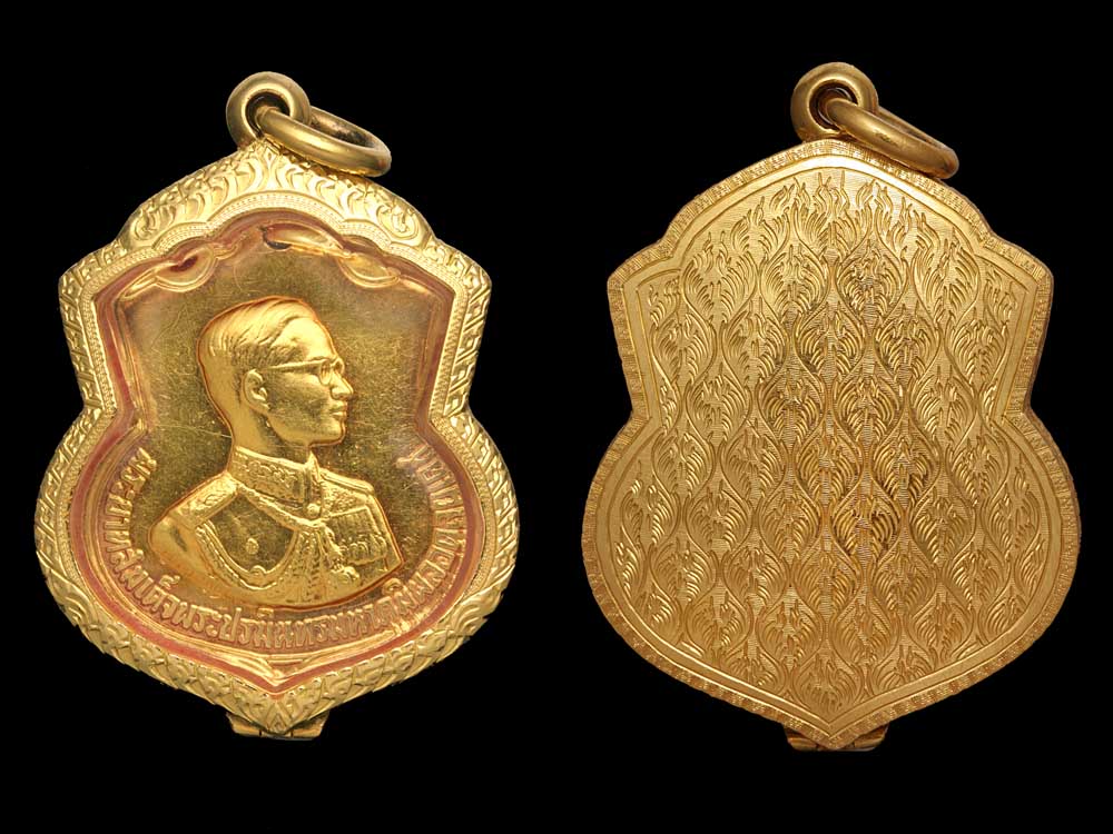 พระเครื่อง  เหรียญอนุสรณ์มหาราช เหรียญในหลวงครบ 3 รอบ ปี 2506 เนื้อทองคำ
